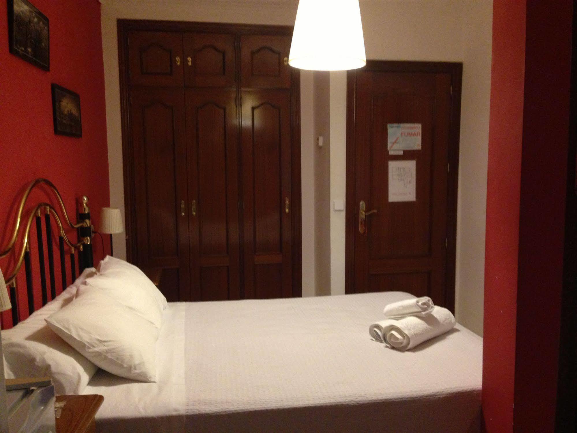Hostal La Estrella Madri Exterior foto